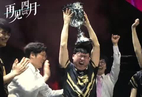 九游体育官网-阿扎伦卡重要时刻锐不可当，RNG带队取胜！-九游体育官网